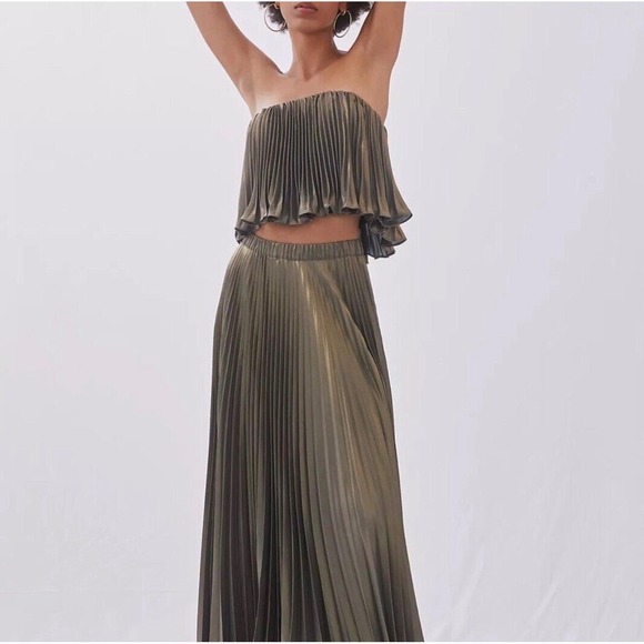 Anthropologie Tops - Anthropologie Gold Metallic Pleated Strapless Ruffle Crop Top Size 6 NWT